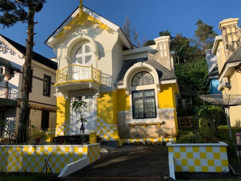 Villa Wubao Kota Bunga 3 Kamar Harga Budget Cinengangirang Екстериор снимка