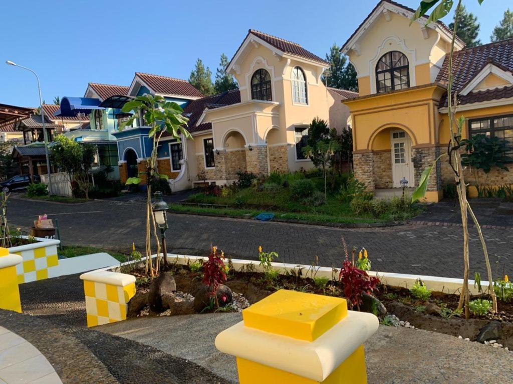 Villa Wubao Kota Bunga 3 Kamar Harga Budget Cinengangirang Екстериор снимка